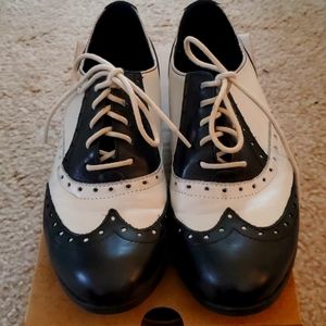 COPY - Born black and white Oxford shoes US size 9, Euro size 40.5